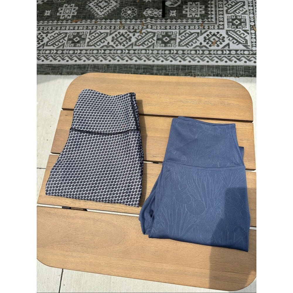 Greyson pair of 2 Patterned wolves performance Leggings gray blue Small active